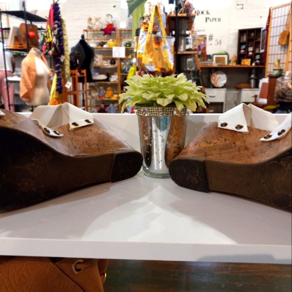 Esprit wedge sandals in white - Picture 4 of 5